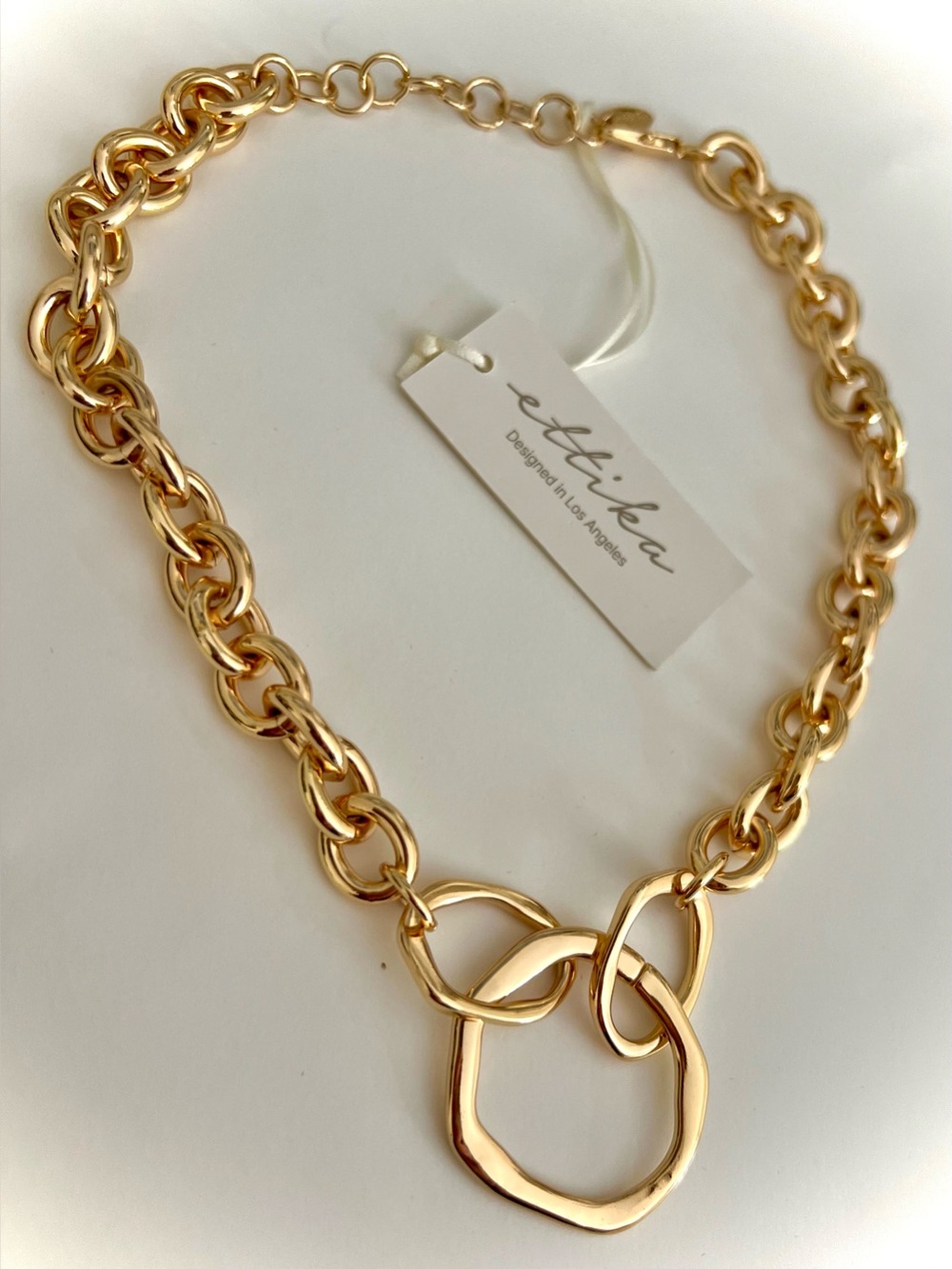 NWT Ettika Interlocking Loop Necklace